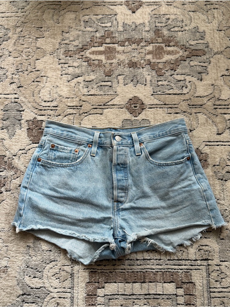 Levi’s 501 Shorts In Size 28, Light Wash